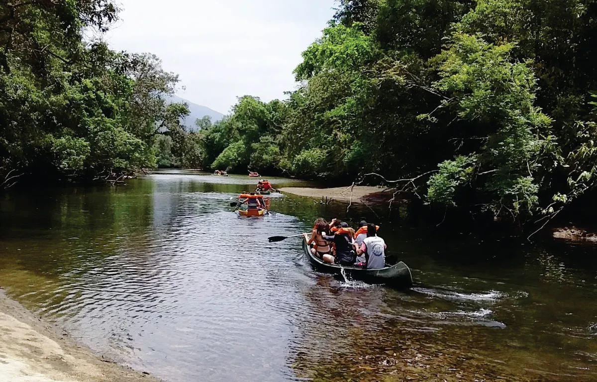 Canoagem no Rio Jaguareguava - Educar Turismo Pedagógico